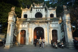 Ngôi đền độc nhất vô nhị “tham gia” Thăng Long tứ quán, Thăng Long tứ trấn