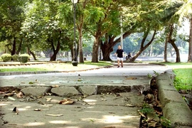  3 công viên ở Hà Nội xuống cấp sau “hạ rào”