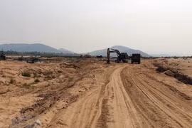 Phú Yên: Khai thác cát nhiễm mặn làm vật liệu xây dựng