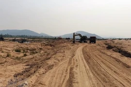 Phú Yên: Khai thác cát nhiễm mặn làm vật liệu xây dựng