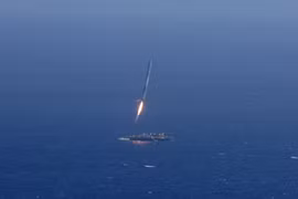 Màn hạ cánh không thành công của tên lửa Falcon 9