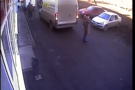 Điều gì xảy ra khi nghe điện thoại sau ô tô?