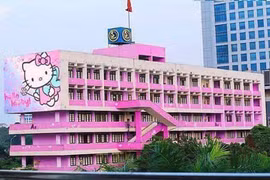 Thực hư tin một loạt trường đại học ở HN phủ sơn hồng