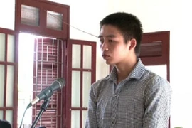 Mẹ cho con gái 14 tuổi uống thuốc tránh thai, tiếp tay con rể hờ