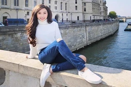 Nữ DJ Việt gây tranh cãi với chuyến đi châu Âu giá “bèo“