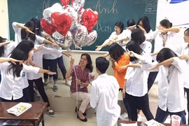Quà mừng 20/10 khiến giáo viên “ngây ngất” của teen THPT Lômônôxốp