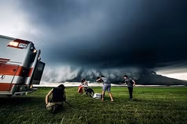 Cô gái Mỹ rủ người yêu đi qua 7 tiểu bang “săn bão” 