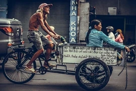 Khoảnh khắc đẹp của người đàn ông đạp xe ba gác Sài Gòn