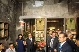 Cận cảnh Cafe Cộng được Tổng thống Pháp ghé thăm