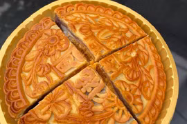 Bánh trung thu “thượng hạng” tràn lan chợ mạng bán với giá rẻ bèo