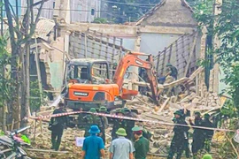 Quân đội rà phá hiện trường vụ nổ khiến 4 người thương vong