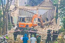 Quân đội rà phá hiện trường vụ nổ khiến 4 người thương vong