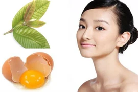 Da trắng mịn màng láng bóng chỉ nhờ loại lá chẳng đáng một xu