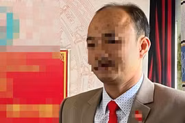 Chi tiết vụ hiệu trưởng nhắn tin rủ bé gái 15 tuổi làm chuyện 'người lớn'