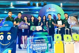 Fan Westlife háo hức săn vé miễn phí tại Vincom