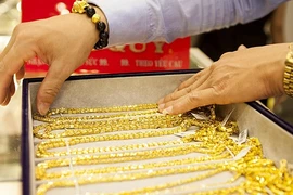 Giá vàng hôm nay: Bất ngờ đảo chiều giảm mạnh