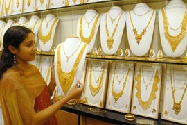 Giá vàng hôm nay 15/9: Tăng mạnh nhờ đồng USD suy yếu 