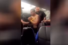 Khách nam gạ gẫm tình dục tiếp viên hàng không trên máy bay gây hỗn loạn