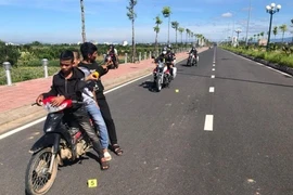 2 thanh niên dùng ná cao su bắn tới tấp vào cảnh sát giao thông 