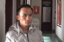 Chủ quán karaoke làm nhục hàng chục nhân viên nữ 