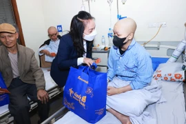 CEO Sacombank Nguyễn Đức Thạch Diễm mang 'mùa xuân ấm' đến với trẻ em 