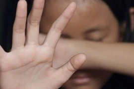 Cô dẫn cháu gái đi tố giác bị xâm hại, phát hiện chồng mình cũng là nghi can