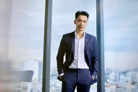 Vẻ lịch lãm, đẹp trai của Chủ tịch Ngân hàng ACB Trần Hùng Huy 