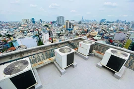 TP HCM đề nghị hạn chế mặc áo vest, đồ trang trọng để... tiết kiệm điện