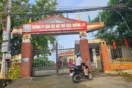 Đưa con cháu “lọt” vào trường đặc cách, Phó chủ tịch huyện bị kỷ luật