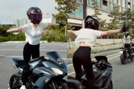 Nữ hoàng nội y Ngọc Trinh bị CSGT đến nhà 'phạt nguội'