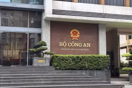 Cựu nhân viên Bộ Ngoại giao say rượu xông vào trụ sở cảnh sát gây rối