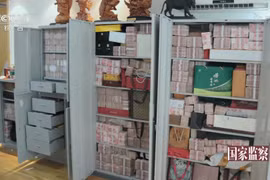 Choáng với 'siêu thị' chứa tấn tiền tham ô của quan tham Trung Quốc