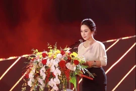 Con gái xinh đẹp của đại gia Lê Phước Vũ lo khi bố giao gia tài nghìn tỷ