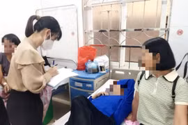 Sau bữa ăn tối tại nhà hàng ở Hạ Long, nhiều khách du lịch nhập viện 