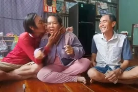 Nữ hành khách bị sân bay yêu cầu tháo ngực giả để kiểm tra an ninh