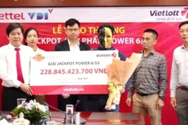 Một người đàn ông ở TP.HCM trúng độc đắc Vietlott gần 229 tỷ đồng