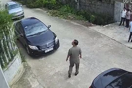 Phó giám đốc sở nói với dân 'cả gia đình nhà mày chết tao đi tù cũng được'