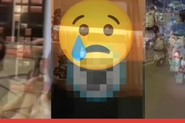 Cặp đôi làm 'chuyện ấy' cạnh cửa kính khách sạn nhưng không kéo rèm