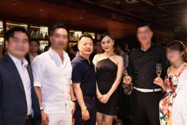 Phương Oanh dự tiệc hạng sang cùng Shark Bình, được khen đúng chuẩn 'vợ shark'