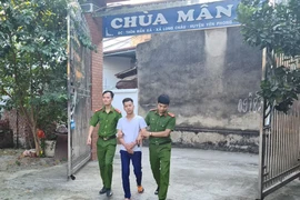 Cạy két trong nhà chùa trộm tiền mang gửi ngân hàng