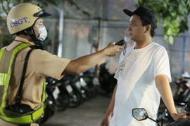 Bị CSGT phạt 7 triệu, tài xế gọi điện đề nghị nhóm bạn nhậu chia tiền phạt 