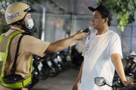 Bị CSGT phạt 7 triệu, tài xế gọi điện đề nghị nhóm bạn nhậu chia tiền phạt 