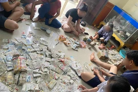 Xôn xao cụ bà ăn xin ở Nam Định có 9 bao tiền