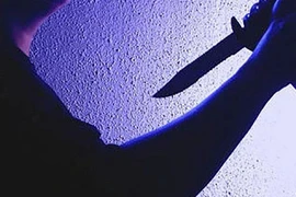 Vợ đâm chồng tử vong, làm thủ tục nhập quan 'thần tốc' để che dấu 