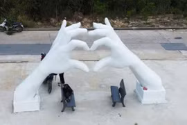 Xã đặc biệt khó khăn chi 480 triệu đồng làm 2 bàn tay xi măng 