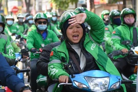 Các ông chủ Grab làm giàu trên sức lao động của đối tác tài xế như thế nào?