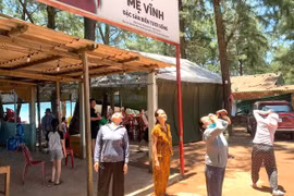 Nhiều người nhìn chăm chăm vào mặt trời dịp Tết Đoan Ngọ để làm gì?