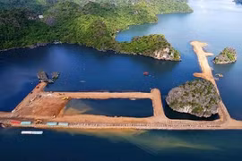 Chủ đầu tư quây núi đá vịnh Hạ Long làm 'hòn non bộ' là ai?