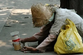 Rút tiền cho người ăn xin, thì phát hiện người này từng vay 9 cây vàng