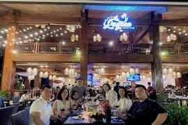 Nghe hotgirl Salim kể chuyện kỳ nghỉ trong mơ tại siêu nhạc hội 8Wonder 